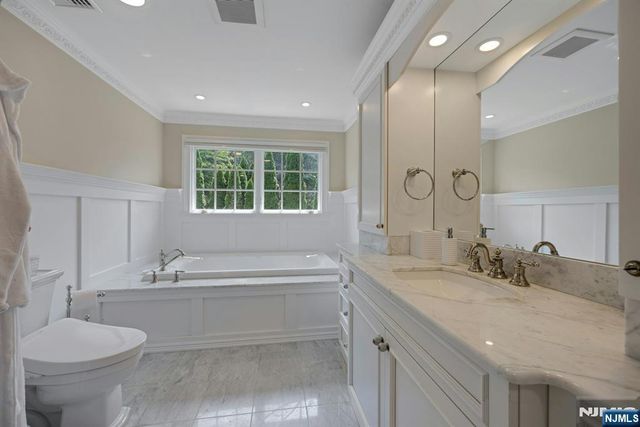 186 Hoover Drive, Cresskill, NJ 07626