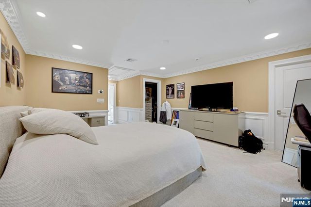 186 Hoover Drive, Cresskill, NJ 07626