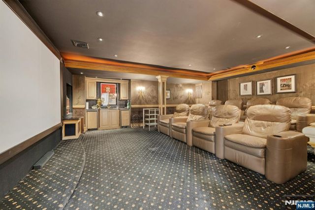 186 Hoover Drive, Cresskill, NJ 07626