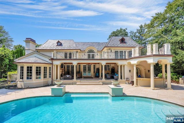 186 Hoover Drive, Cresskill, NJ 07626
