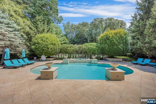 186 Hoover Drive, Cresskill, NJ 07626