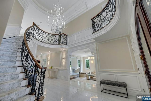 186 Hoover Drive, Cresskill, NJ 07626