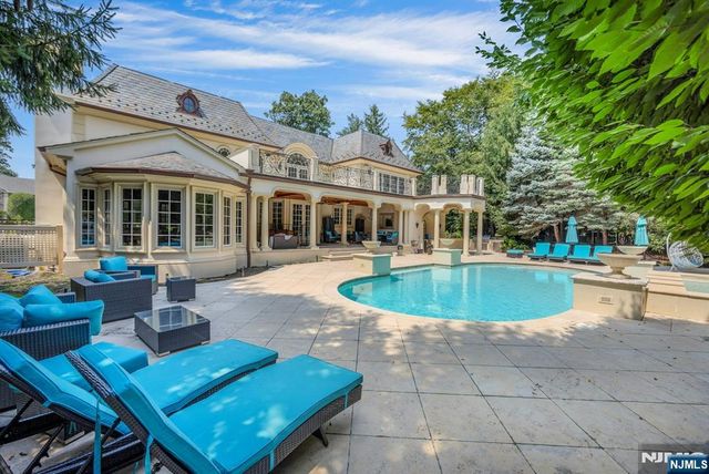 186 Hoover Drive, Cresskill, NJ 07626