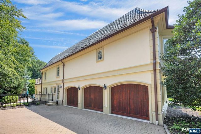 186 Hoover Drive, Cresskill, NJ 07626