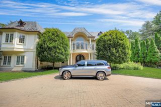 186 Hoover Drive, Cresskill, NJ 07626