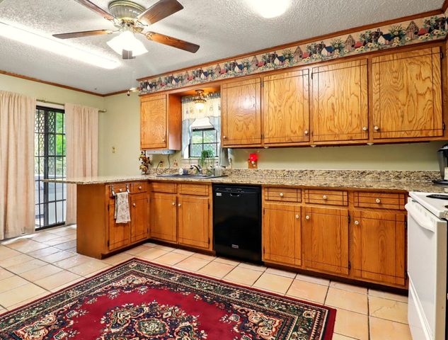 111 Bison Trl, Longview, TX 75605