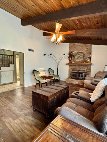 111 Bison Trl, Longview, TX 75605