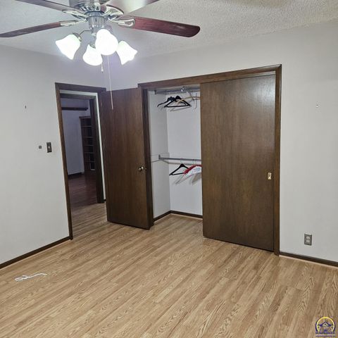 3000 SW 35th ST, Topeka, KS 66614