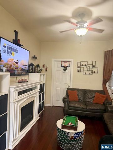 1300 Central 2L, Union City, NJ 07087