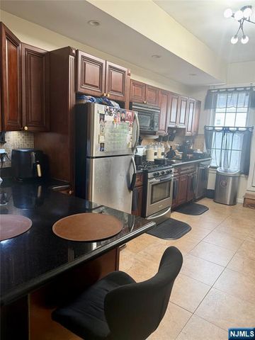 1300 Central 2L, Union City, NJ 07087