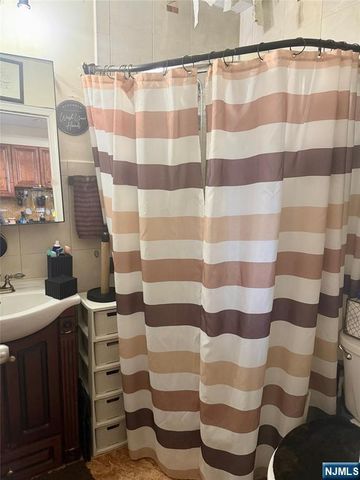 1300 Central 2L, Union City, NJ 07087