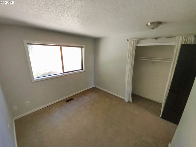 2935 ASCOT Cir, West Linn, OR 97068