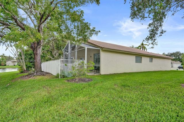 4108 Sapphire Ter, Weston, FL 33331