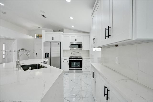 4108 Sapphire Ter, Weston, FL 33331
