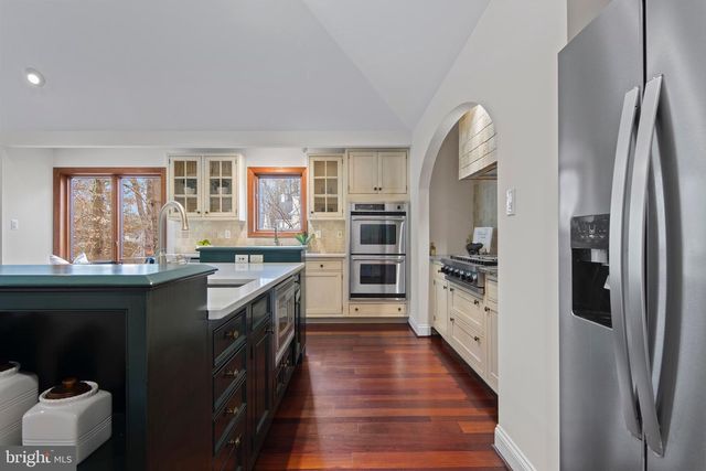 525 N SWARTHMORE AVE, Swarthmore, PA 19081