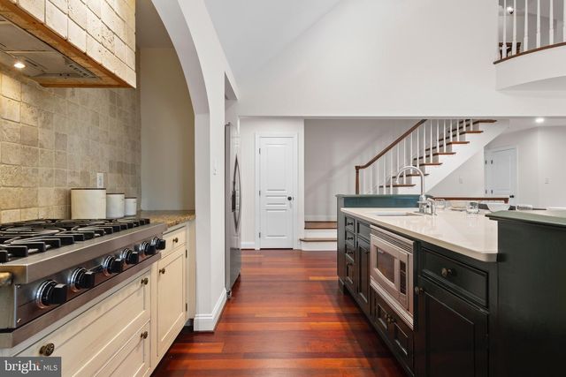 525 N SWARTHMORE AVE, Swarthmore, PA 19081