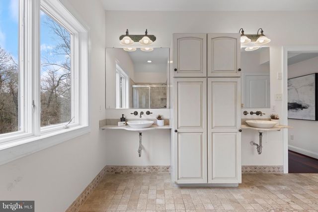 525 N SWARTHMORE AVE, Swarthmore, PA 19081