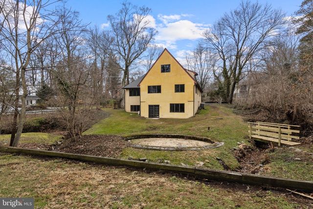 525 N SWARTHMORE AVE, Swarthmore, PA 19081