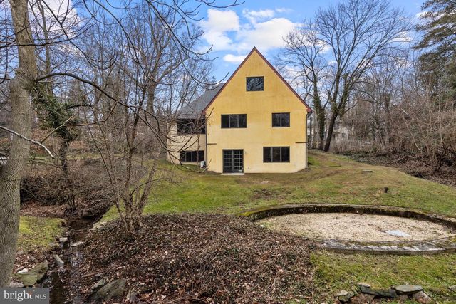 525 N SWARTHMORE AVE, Swarthmore, PA 19081