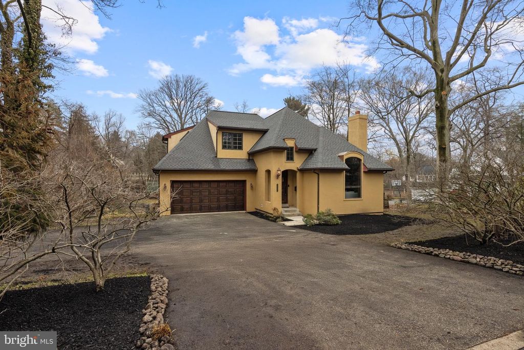 525 N SWARTHMORE AVE, Swarthmore, PA 19081