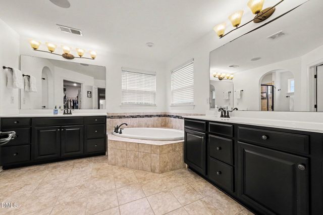 66 Dover Grant Court, Chapel Hill, NC 27517