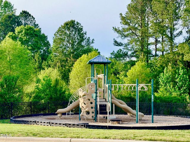 66 Dover Grant Court, Chapel Hill, NC 27517