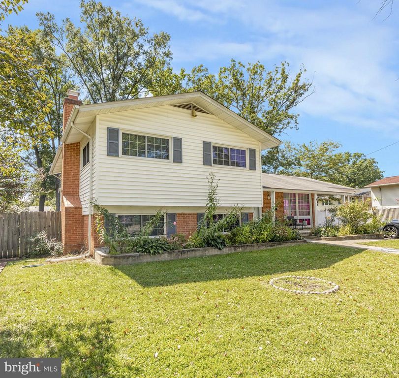 8603 MAGNOLIA DR, Lanham, MD 20706