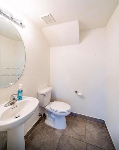 2401 NE 2nd Dr, Homestead, FL 33033