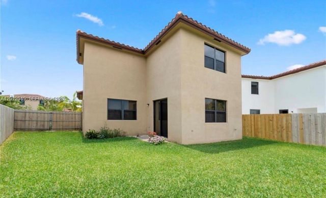 2401 NE 2nd Dr, Homestead, FL 33033