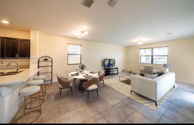 2401 NE 2nd Dr, Homestead, FL 33033