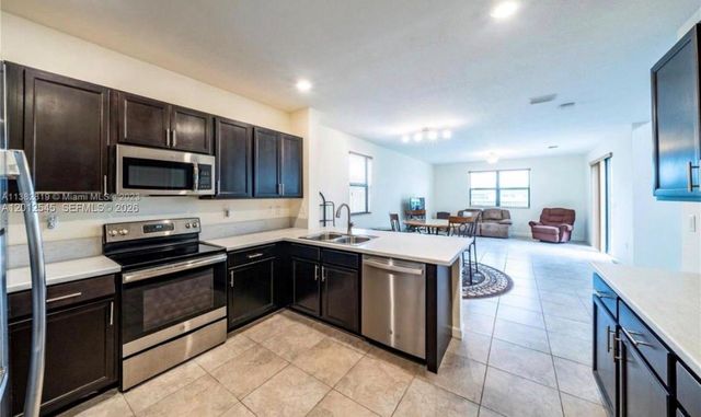 2401 NE 2nd Dr, Homestead, FL 33033