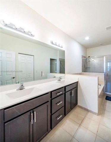 2401 NE 2nd Dr, Homestead, FL 33033