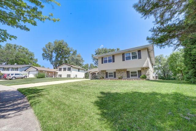 2079 E Parkview Circle, Hoffman Estates, IL 60169