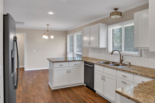 513 E B. Street, Jenks, OK 74037