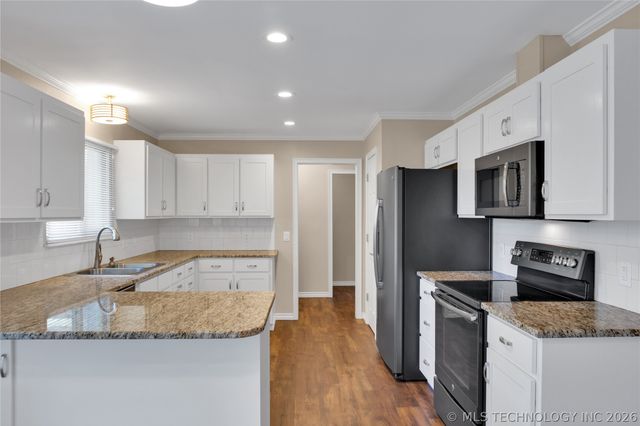 513 E B. Street, Jenks, OK 74037