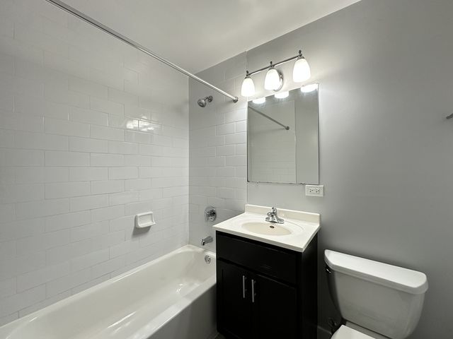 4616 N Beacon Street 1B, Chicago, IL 60640