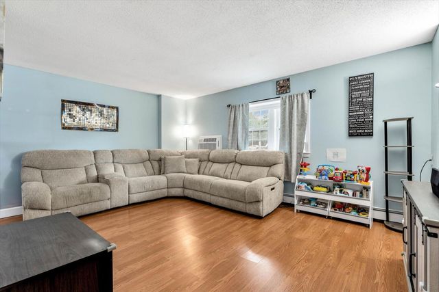 17 Chapel Hill Drive 1, Plymouth, MA 02360