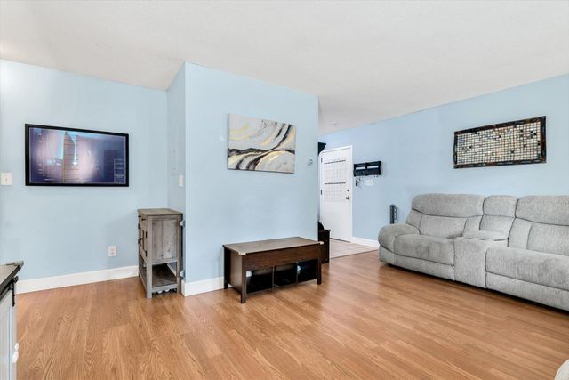17 Chapel Hill Drive 1, Plymouth, MA 02360