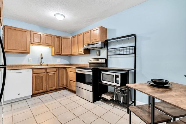 17 Chapel Hill Drive 1, Plymouth, MA 02360