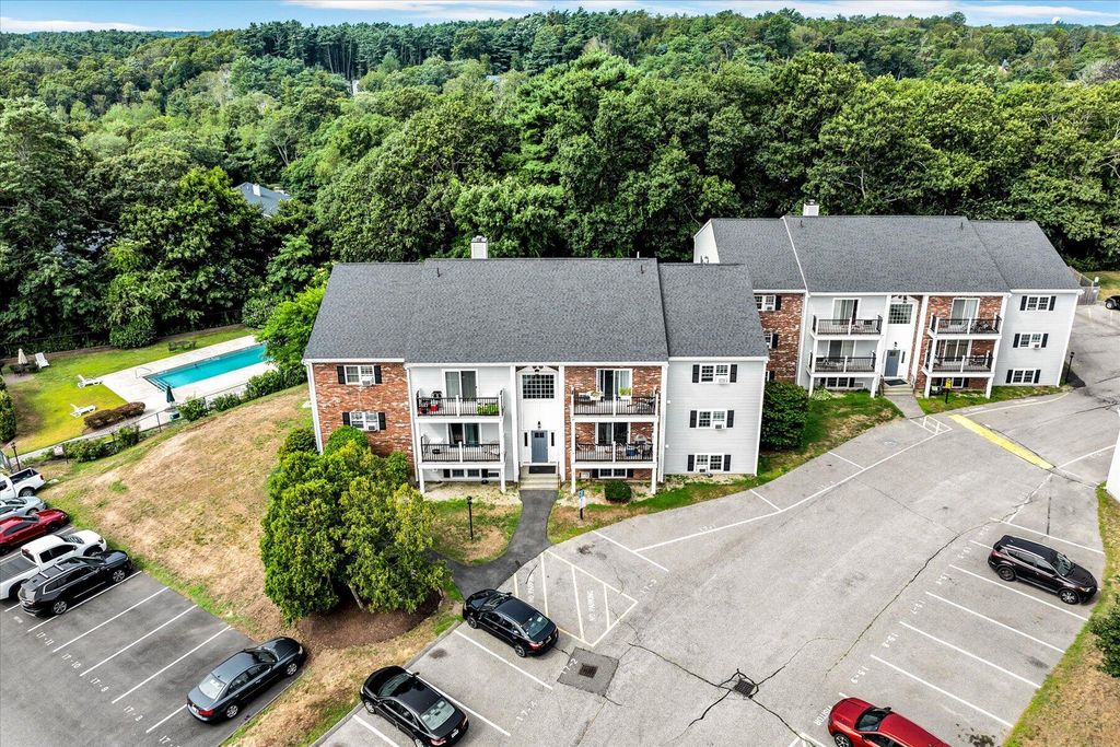 17 Chapel Hill Drive 1, Plymouth, MA 02360