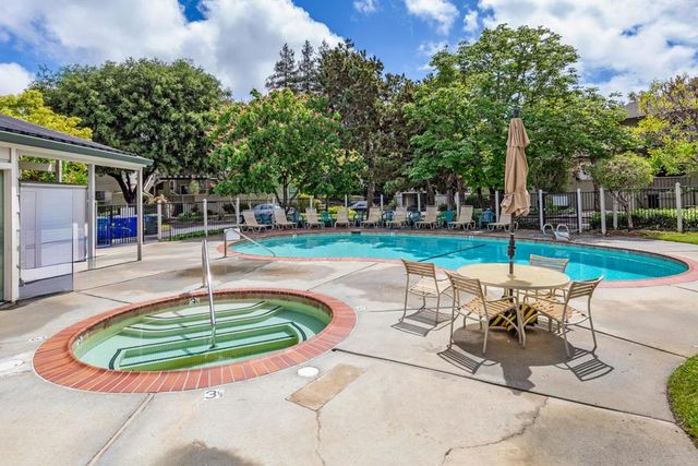 217 Ada Avenue 16, Mountain View, CA 94043