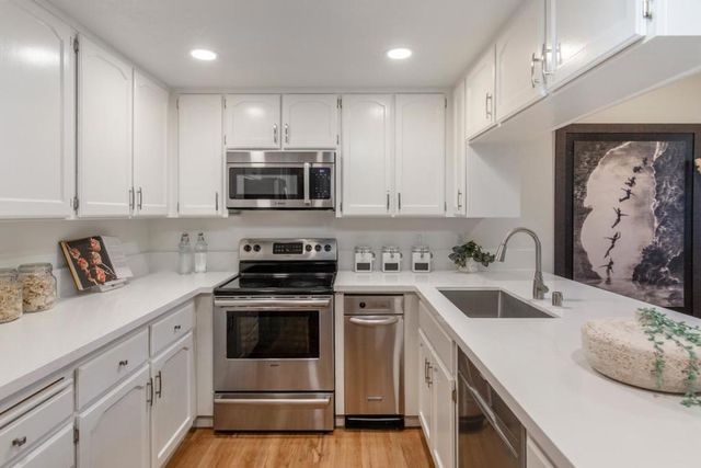 217 Ada Avenue 16, Mountain View, CA 94043