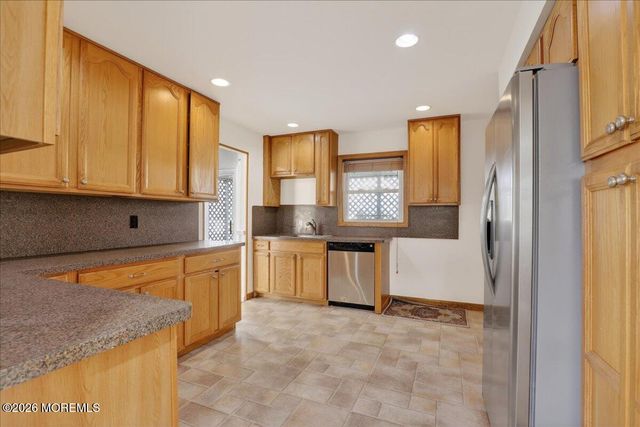 17 S Main Street, Marlboro, NJ 07746