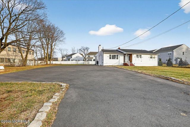 17 S Main Street, Marlboro, NJ 07746