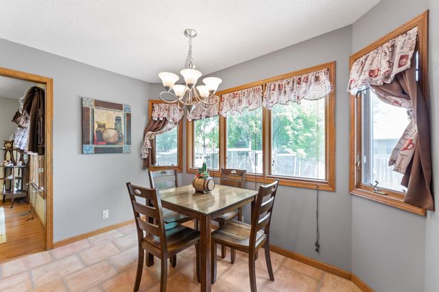 204 S Crosswood Ln, Derby, KS 67037