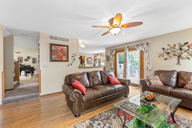 204 S Crosswood Ln, Derby, KS 67037