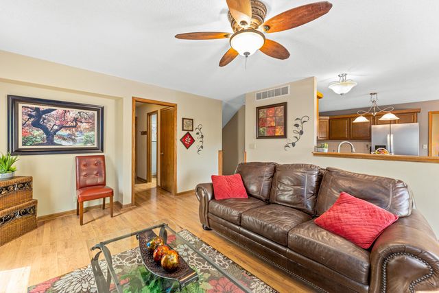 204 S Crosswood Ln, Derby, KS 67037