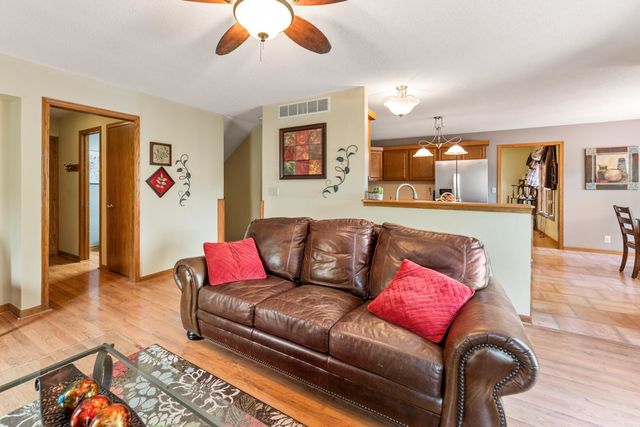 204 S Crosswood Ln, Derby, KS 67037