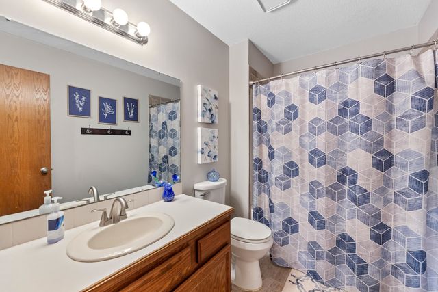 204 S Crosswood Ln, Derby, KS 67037