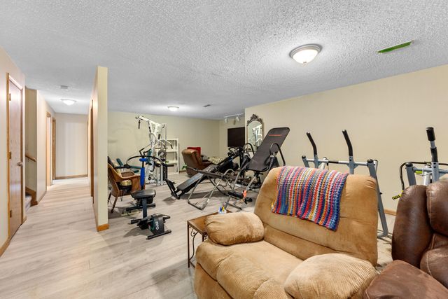 204 S Crosswood Ln, Derby, KS 67037